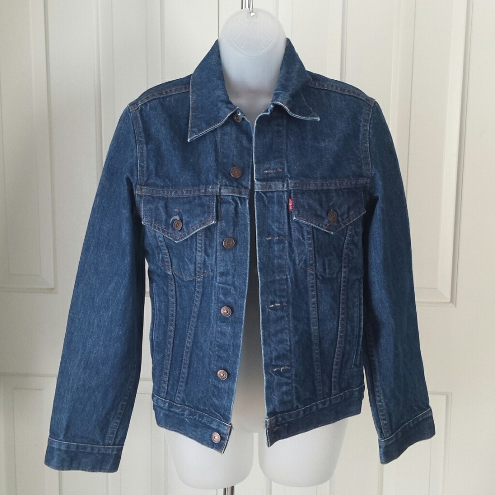 Levi Strauss women's Vintage denim jacket Sz Small Sz 32